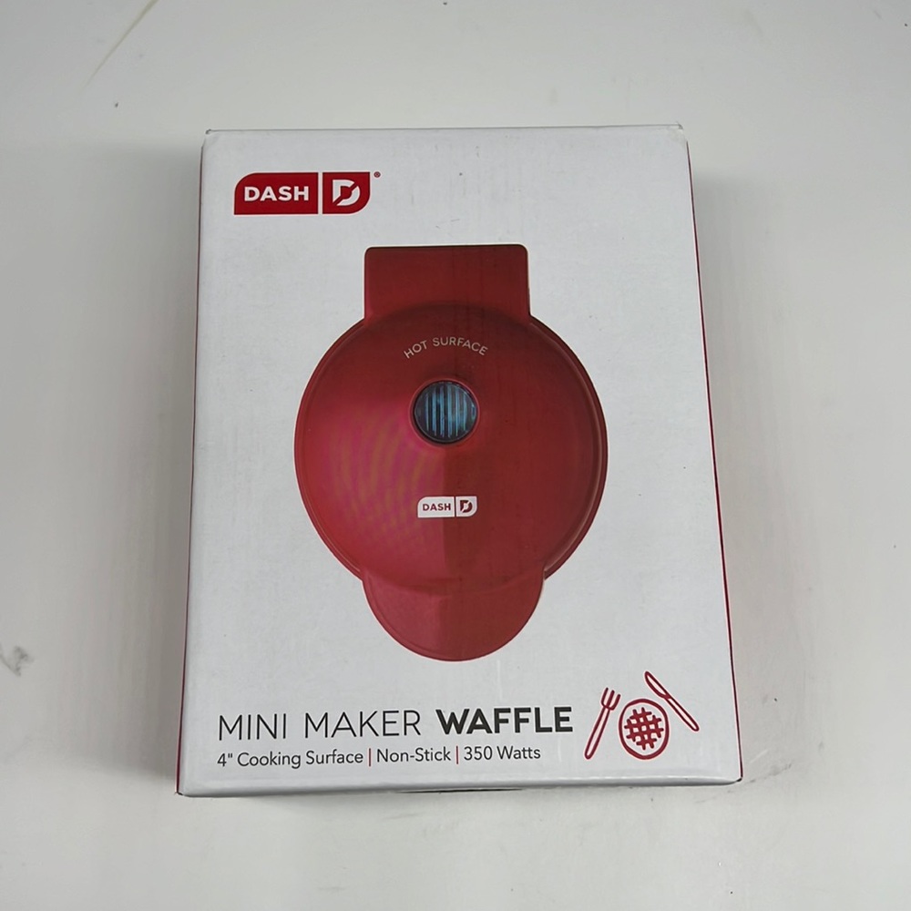Dash Red Mini Waffle‎ Maker